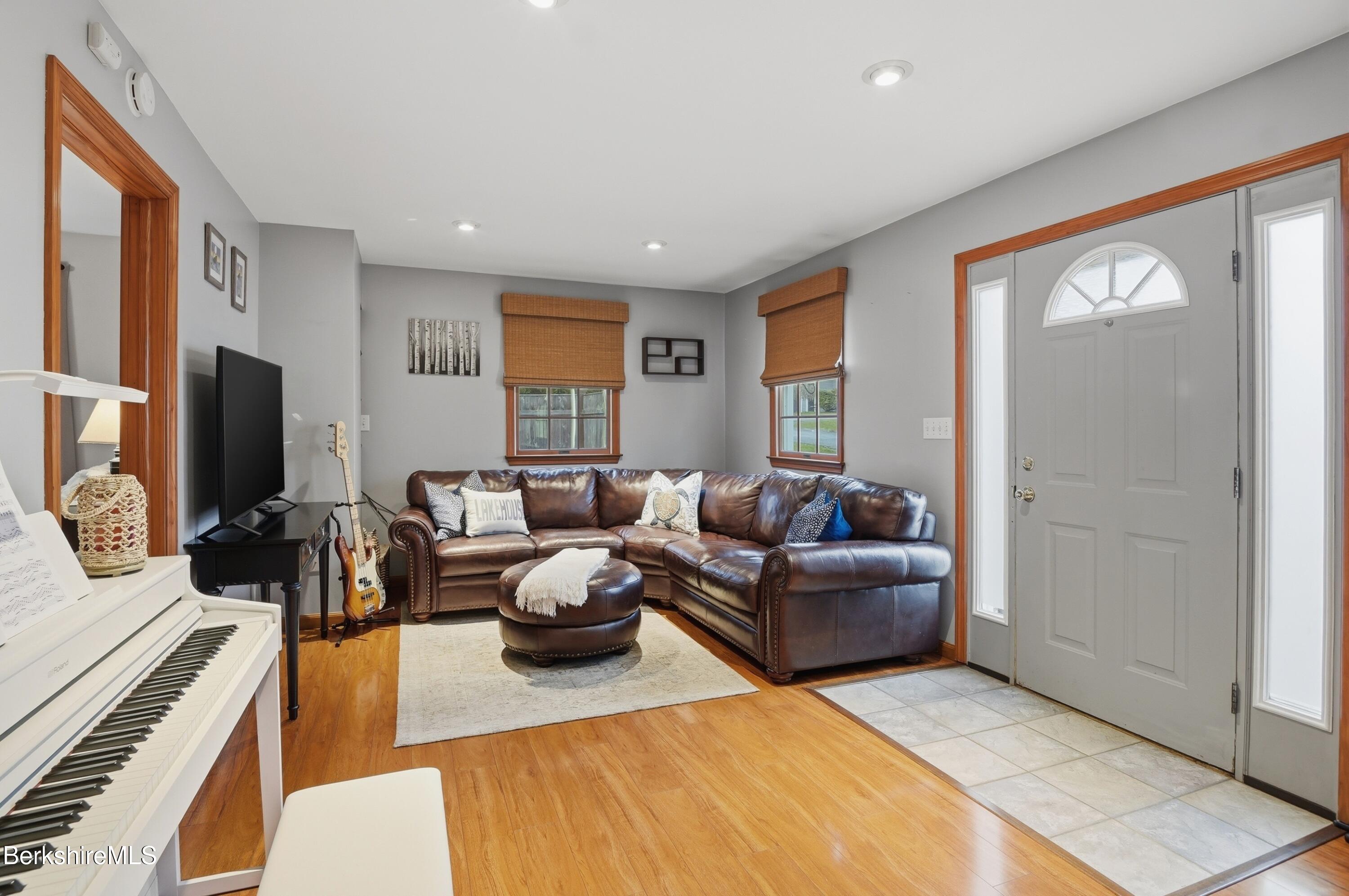 62 Thomas Road Pittsfield, MA 01201 - Photo 5 of 28 013_dsc09411