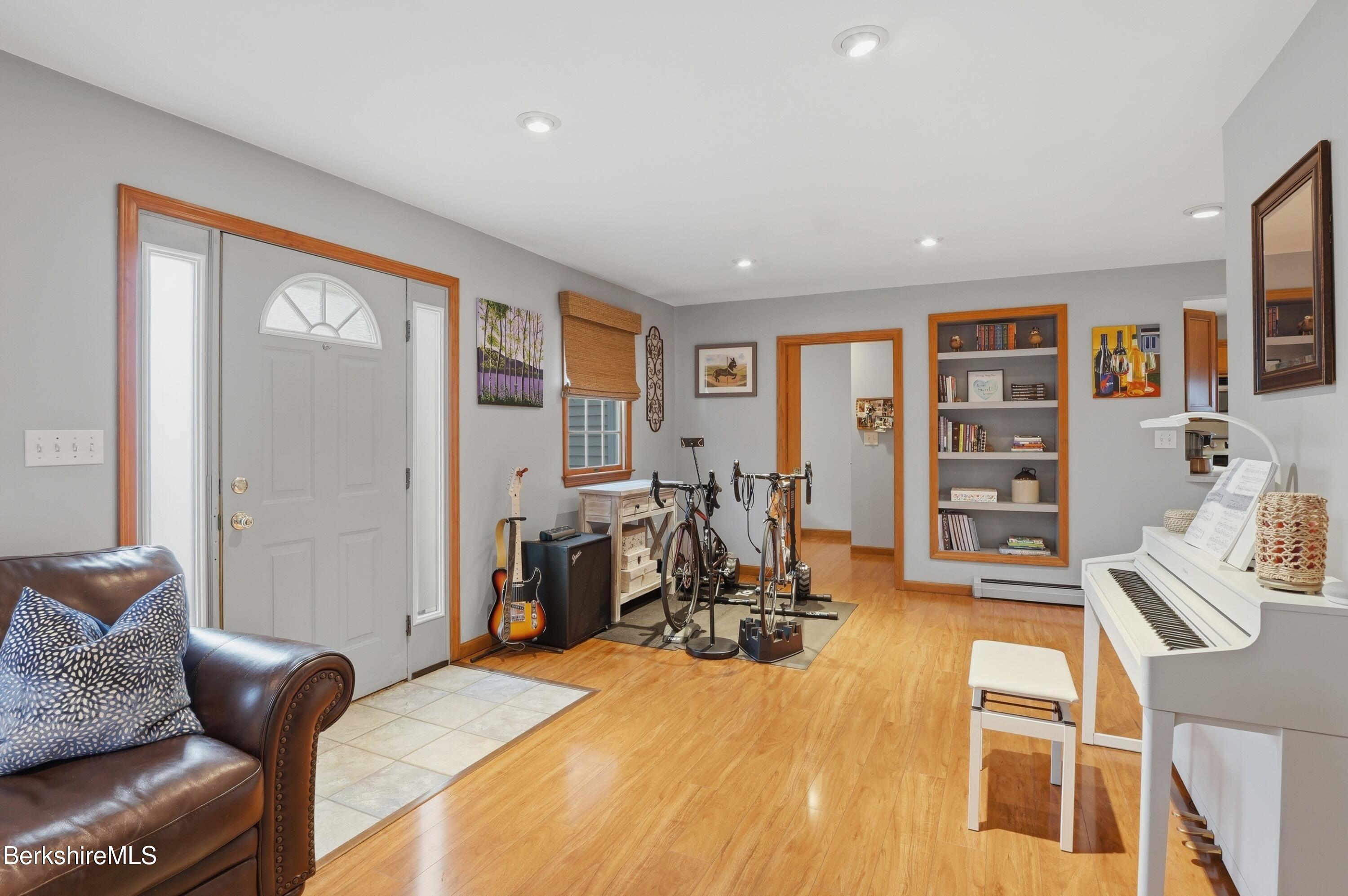 62 Thomas Road Pittsfield, MA 01201 - Photo 6 of 28 011_dsc09417