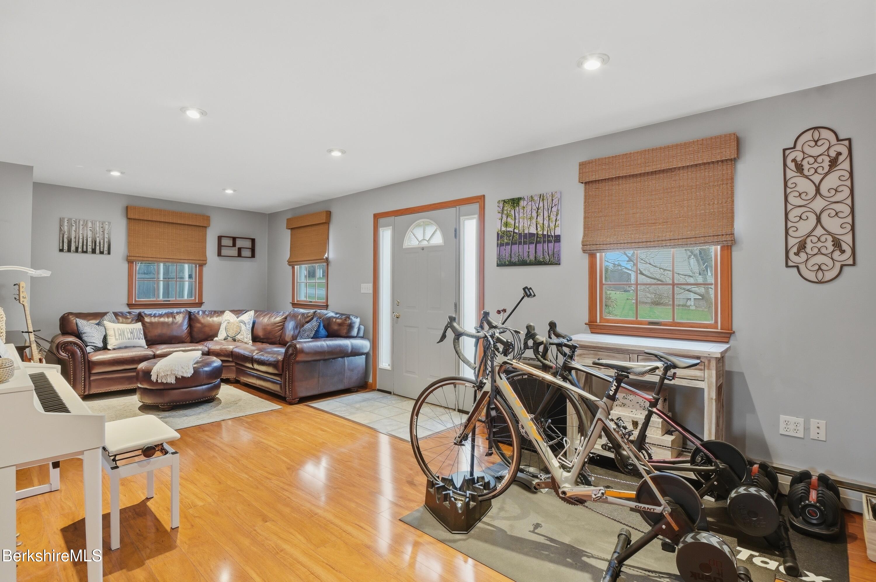 62 Thomas Road Pittsfield, MA 01201 - Photo 7 of 28 023_dsc09405