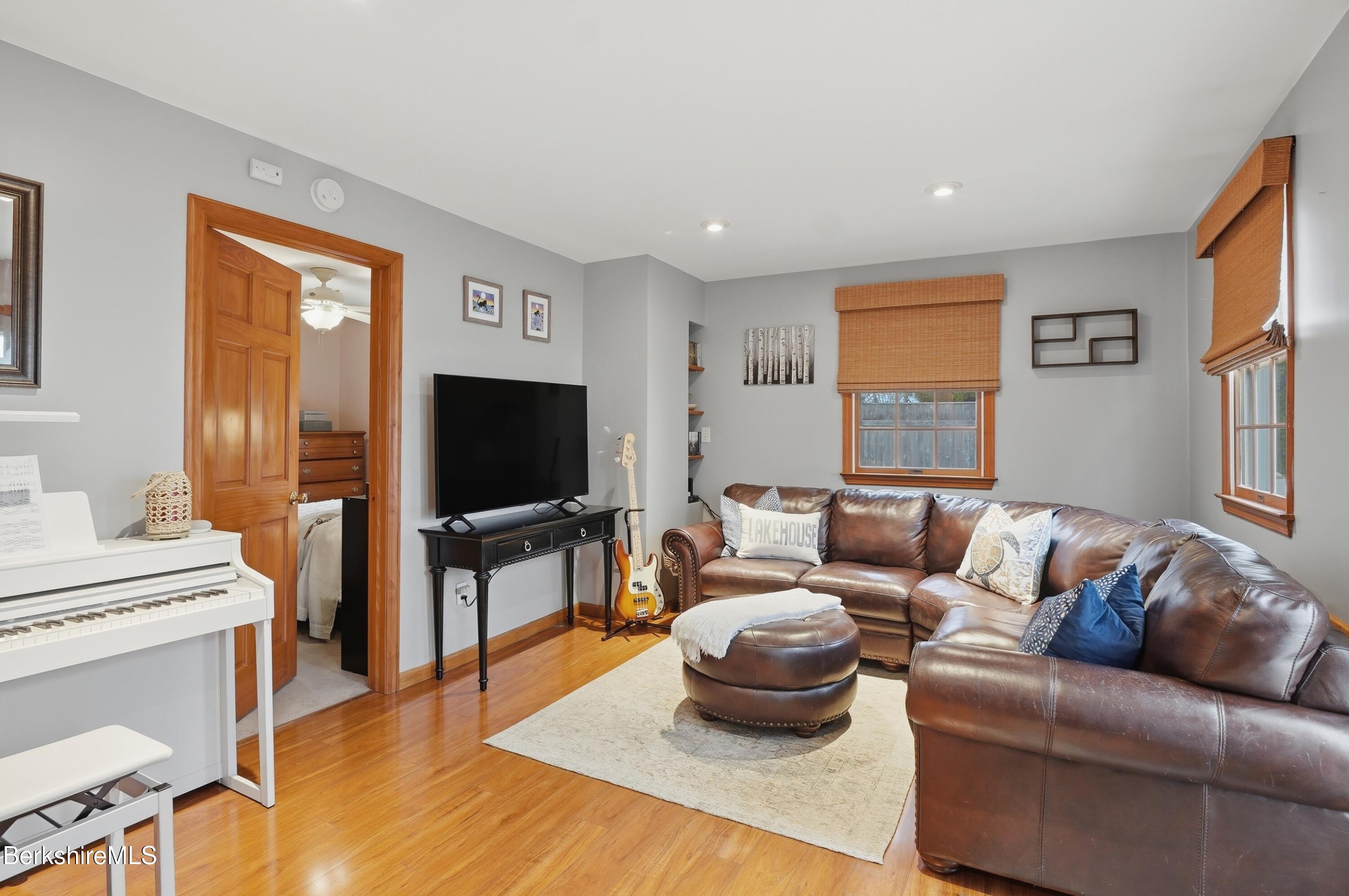 62 Thomas Road Pittsfield, MA 01201 - Photo 9 of 28 014_dsc09414