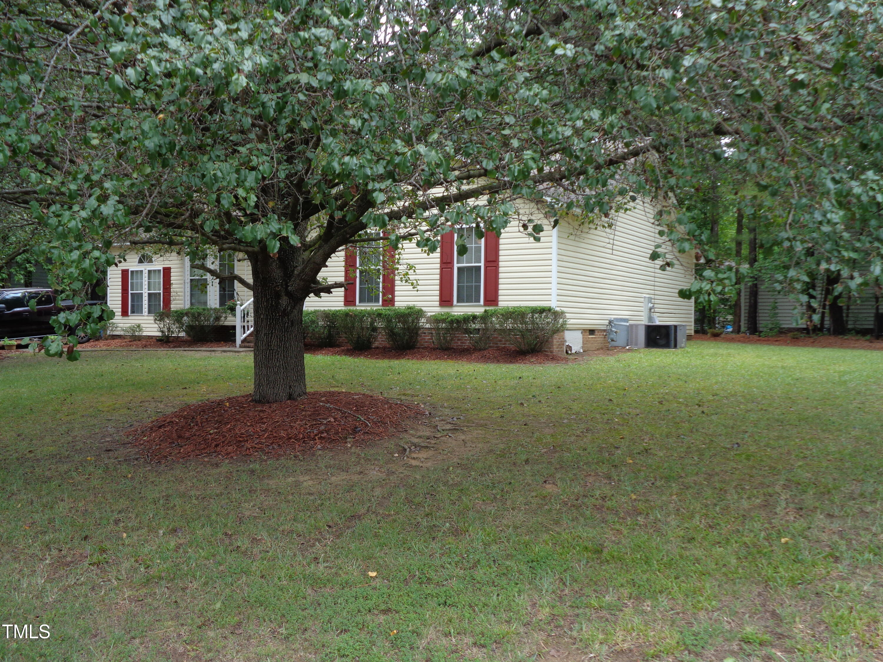 5317 Dunrobin Court Raleigh, NC 27610 - Photo 3 of 17 DSC01533