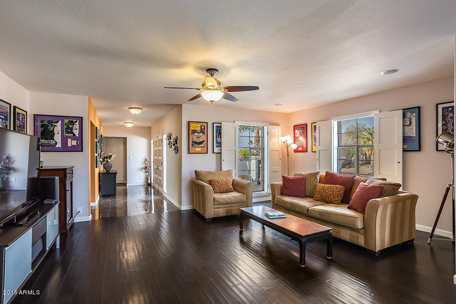 2251 East Ocotillo Road Phoenix, AZ 85016 - Photo 5 of 23 Spacious Living Room