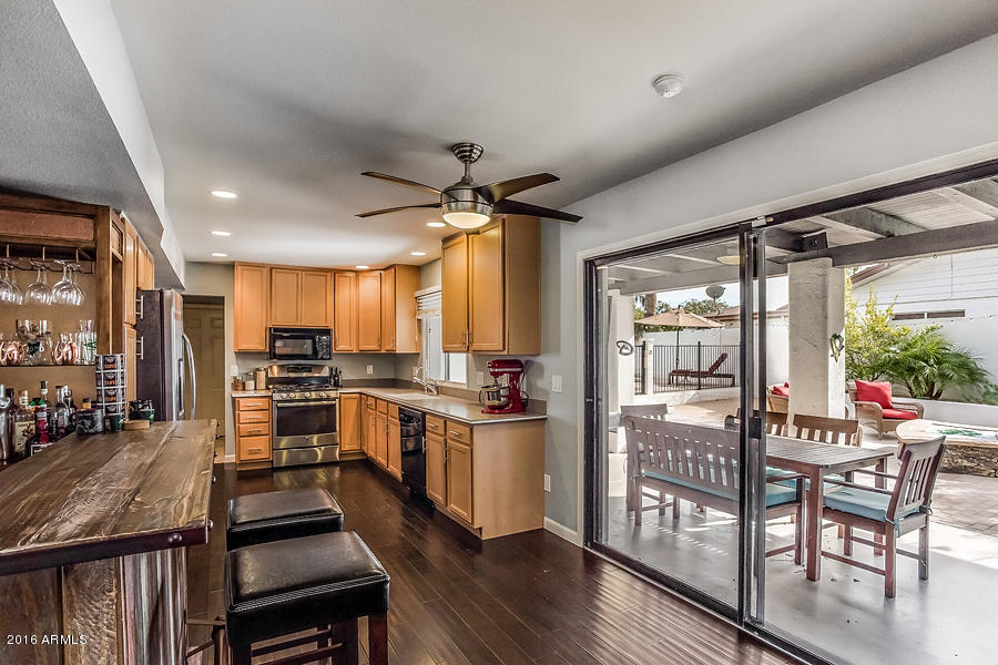 2251 East Ocotillo Road Phoenix, AZ 85016 - Photo 9 of 23 Kitchen - doors to backyard