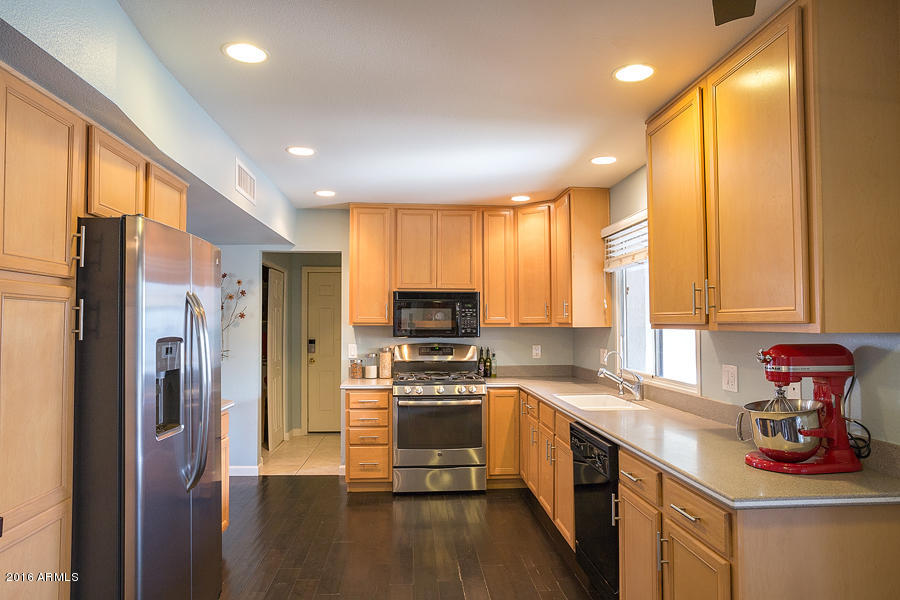 2251 East Ocotillo Road Phoenix, AZ 85016 - Photo 10 of 23 Kitchen w/ walk-in pantry