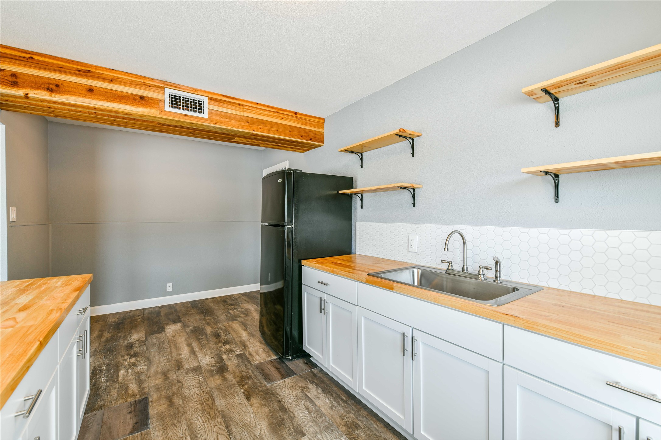 4615 Schroeder Street, Unit 1 Houston, TX 77011 - Photo 12 of 28 a bathroom with a sink and a mirror