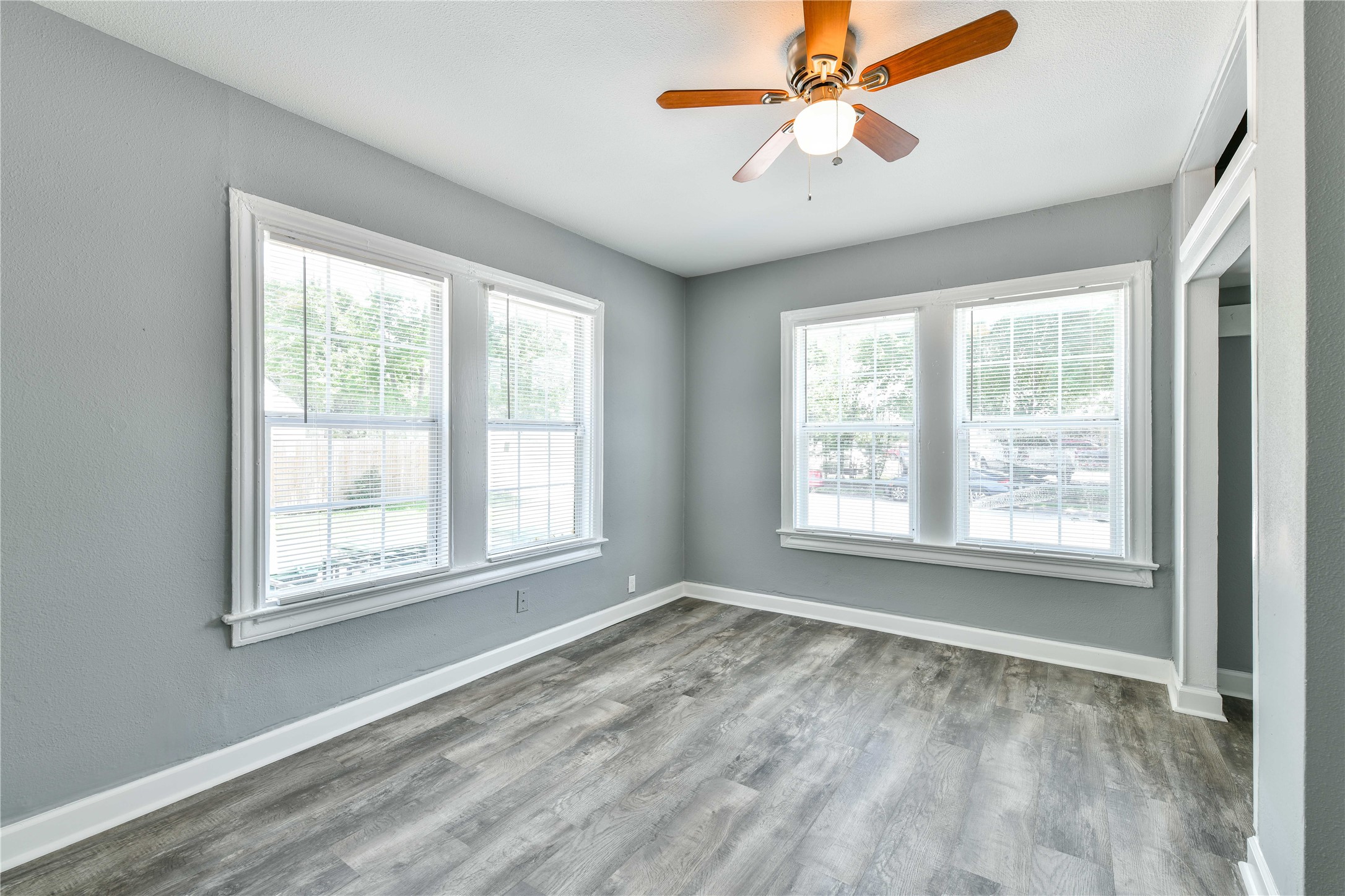 4615 Schroeder Street, Unit 1 Houston, TX 77011 - Photo 21 of 28 a view of an empty room with a window
