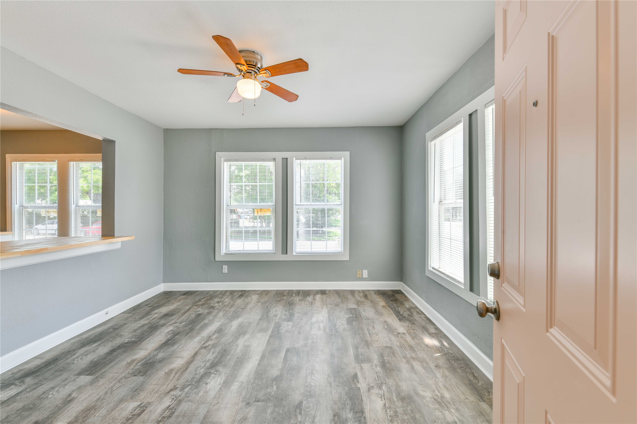 4615 Schroeder Street, Unit 1 Houston, TX 77011 - Photo 8 of 28 a view of an empty room with a window