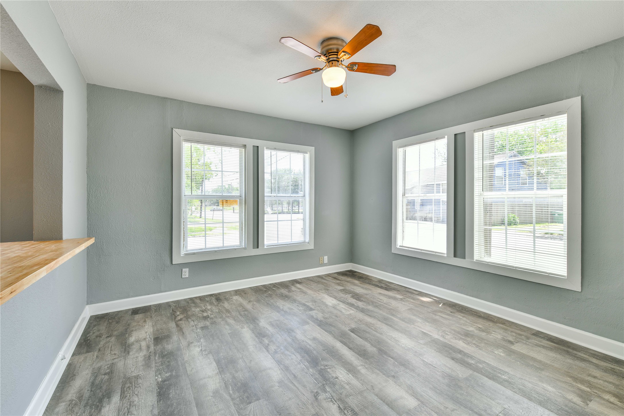 4615 Schroeder Street, Unit 1 Houston, TX 77011 - Photo 9 of 28 a view of an empty room with a window