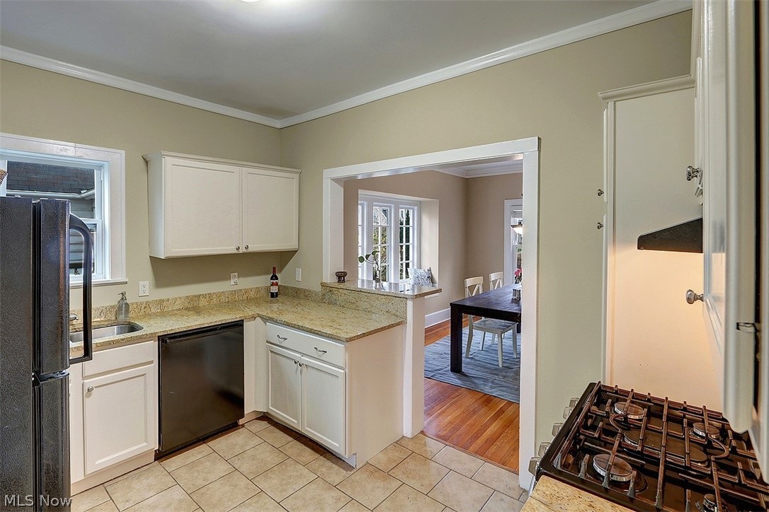 3041 Yorkshire Road Cleveland, OH 44118 - Photo 13 of 25 Gallery Image 13