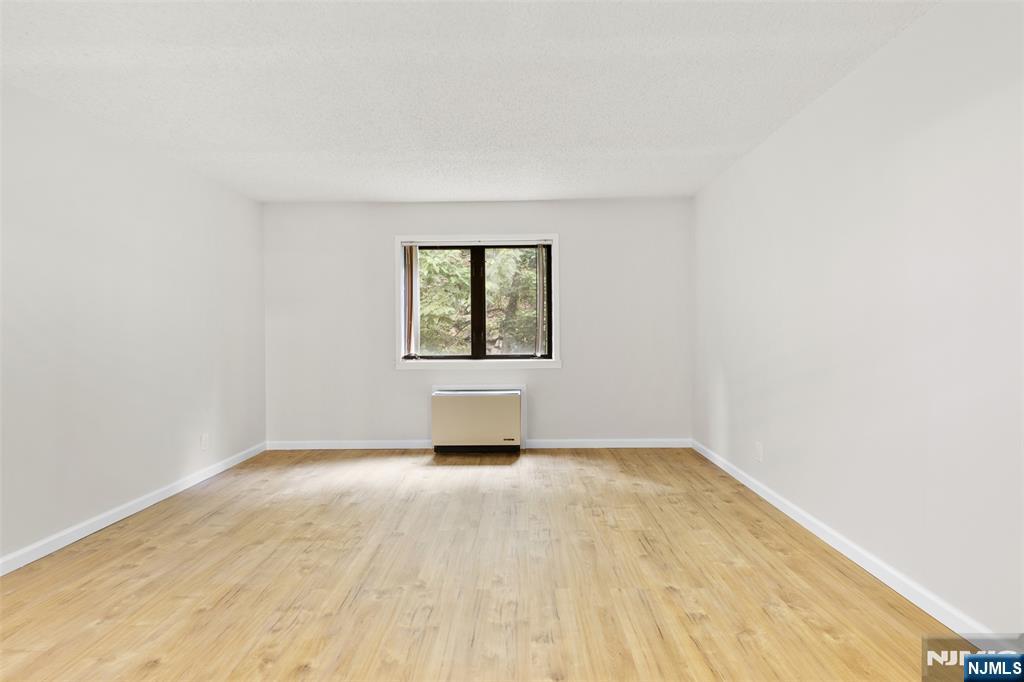 1150 River Road, Unit 4H Edgewater, NJ 07020 - Photo 20 of 44