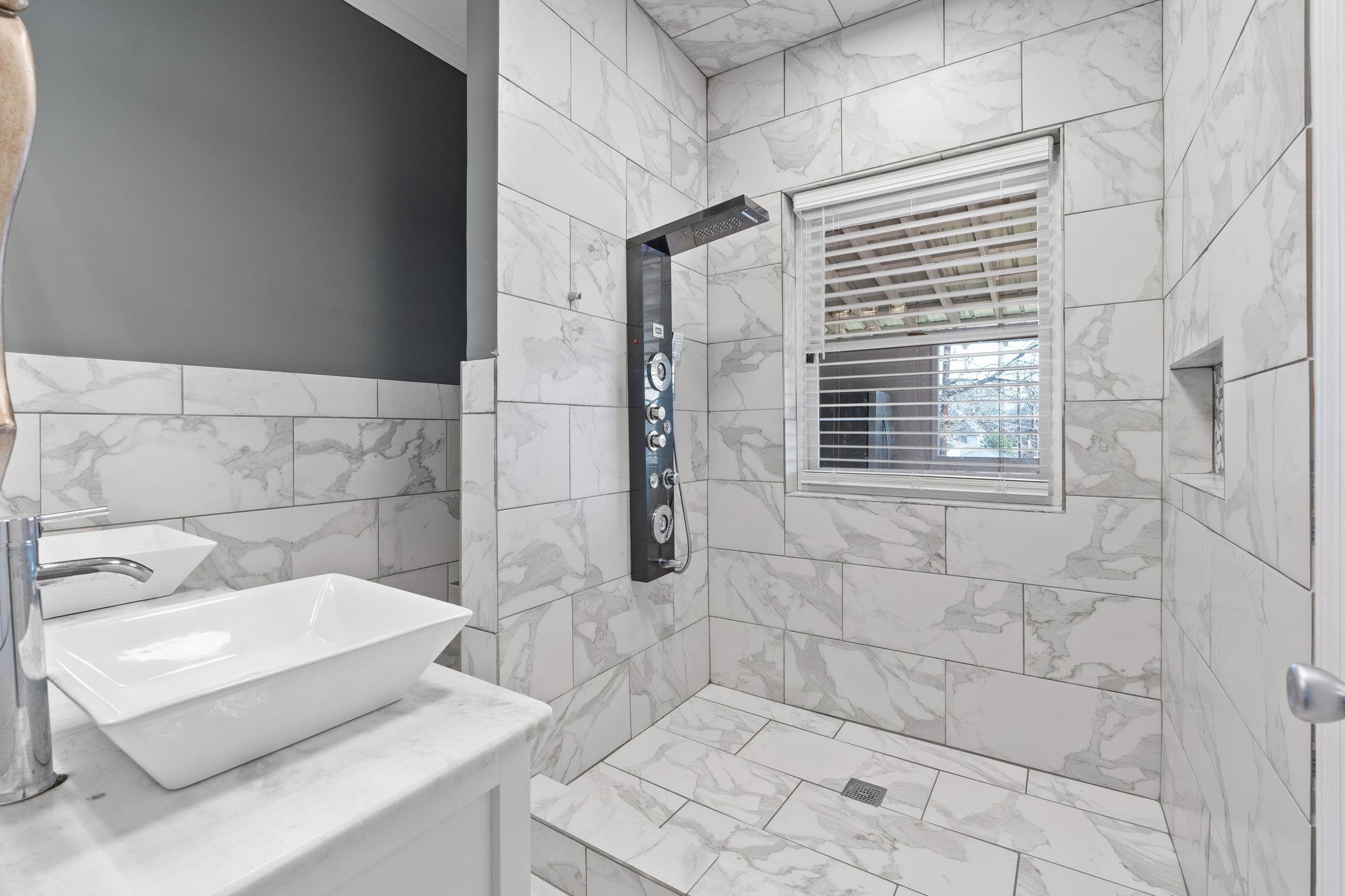 710 Philadelphia Street Memphis, TN 38104 - Photo 16 of 25 a bathroom with a sink a toilet and shower