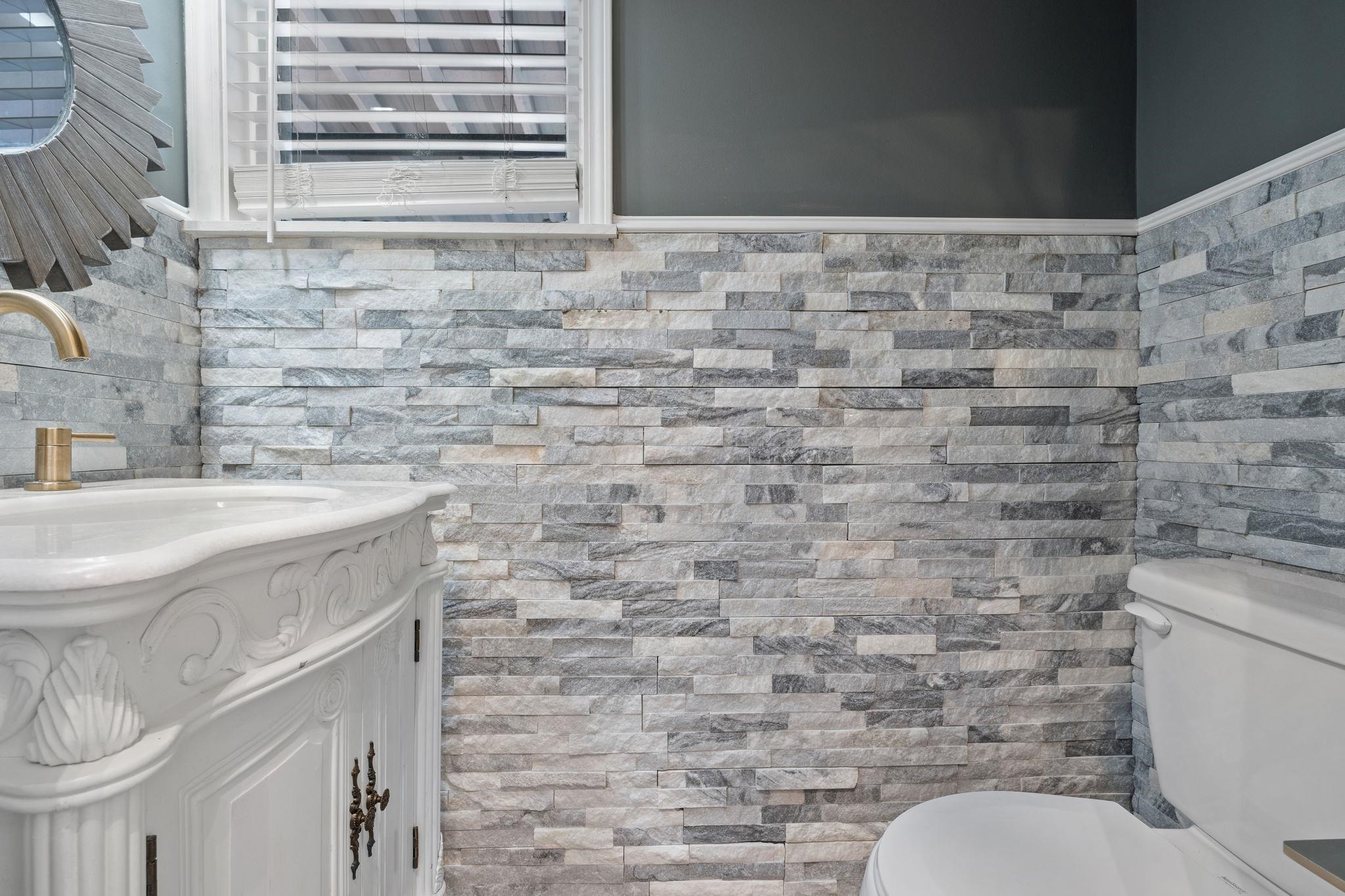 710 Philadelphia Street Memphis, TN 38104 - Photo 17 of 25 a bathroom with a sink and a toilet