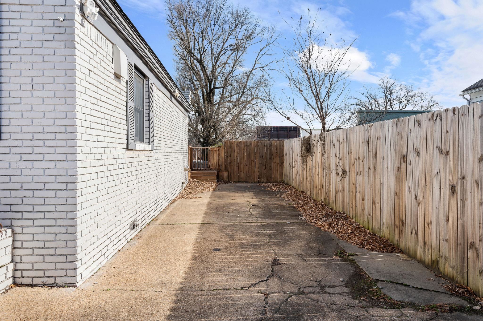 710 Philadelphia Street Memphis, TN 38104 - Photo 23 of 25 a view of a backyard with wooden fence