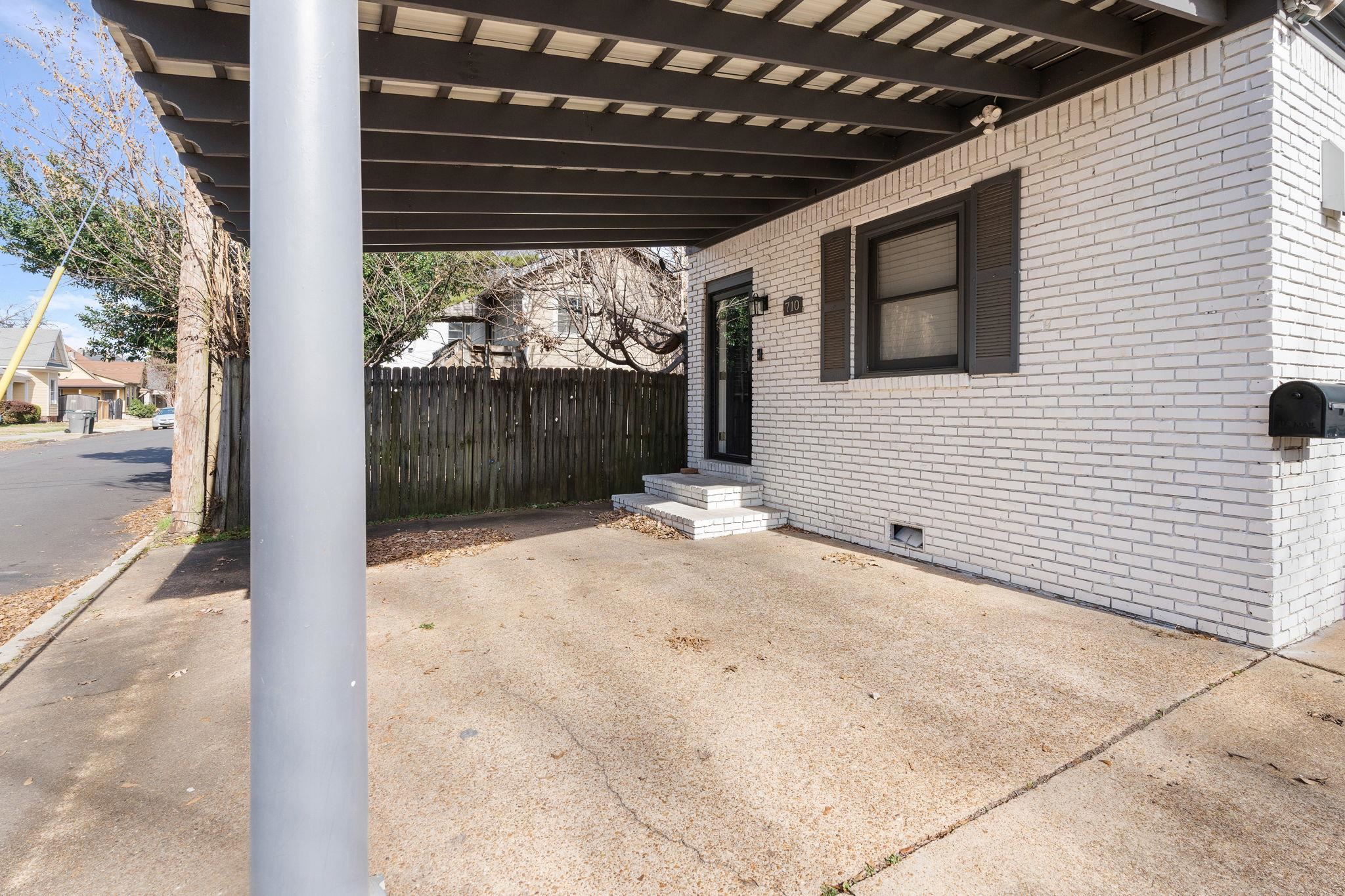 710 Philadelphia Street Memphis, TN 38104 - Photo 3 of 25 a view of a porch
