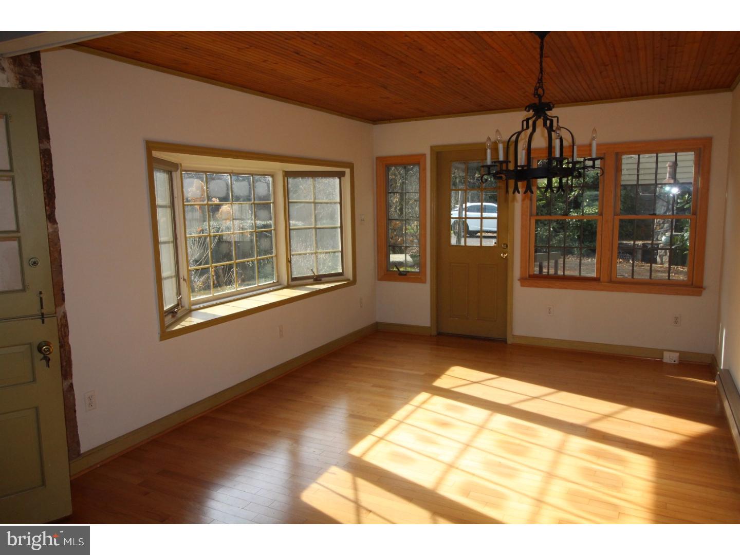 266 Indian Road Newark, DE 19711 - Photo 9 of 25 Sun Room