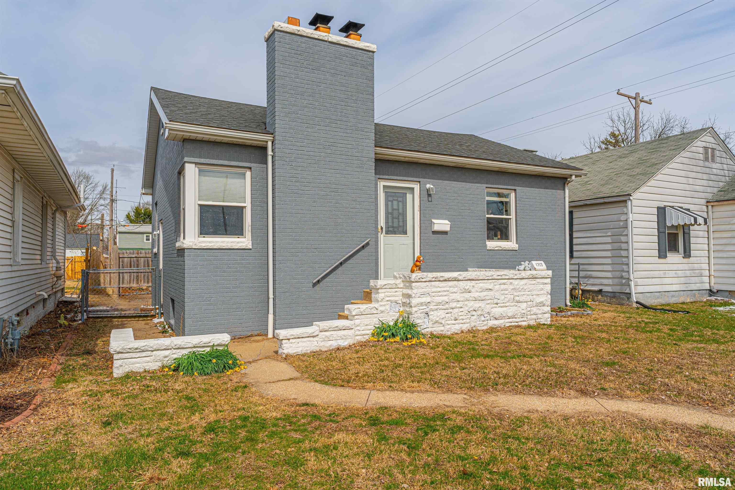 1717 East Keys Avenue Springfield, IL 62702 - Photo 2 of 32