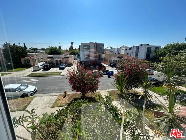 $2,500 | 759 1/2 North Ridgewood Place, Los Angeles, CA 90038