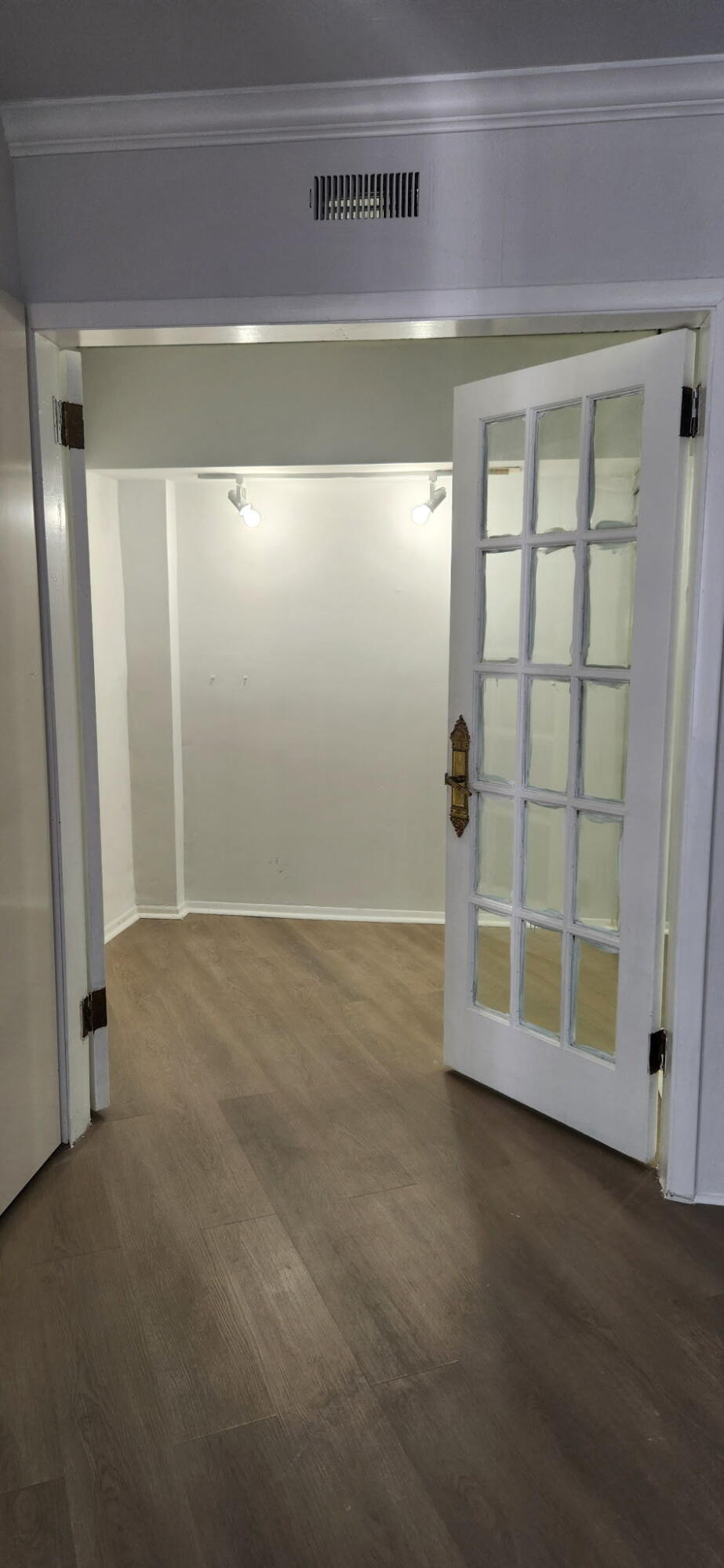 3700 Galt Ocean Drive, Unit 1702 Fort Lauderdale, FL 33308 - Photo 4 of 6 an empty room with a empty space