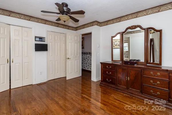 a view of a entryway with furniture