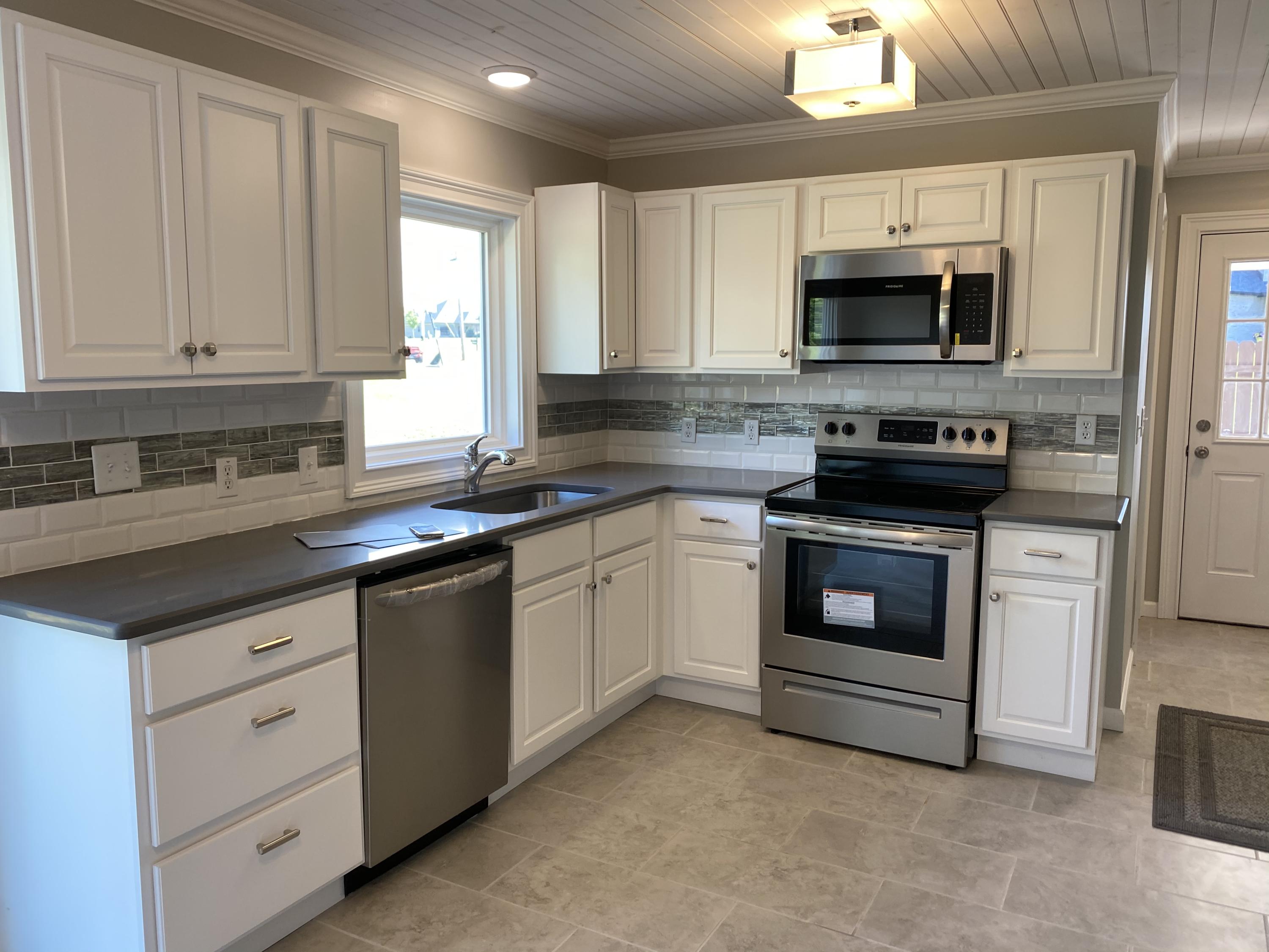 204 Hicks Road Piney Flats, TN 37686 - Photo 2 of 9 AF52116D-DCF1-4B5F-B20F-2D02C4435FF3