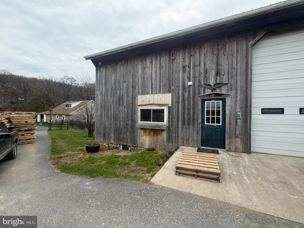 $1,995 | 992 Buck Heights Road, Quarryville, PA 17566