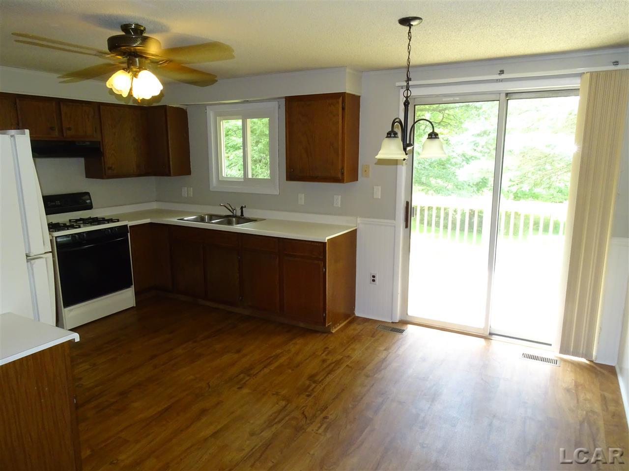 1977 East Gier Road Adrian, MI 49221 - Photo 9 of 22 50018183-8.JPG