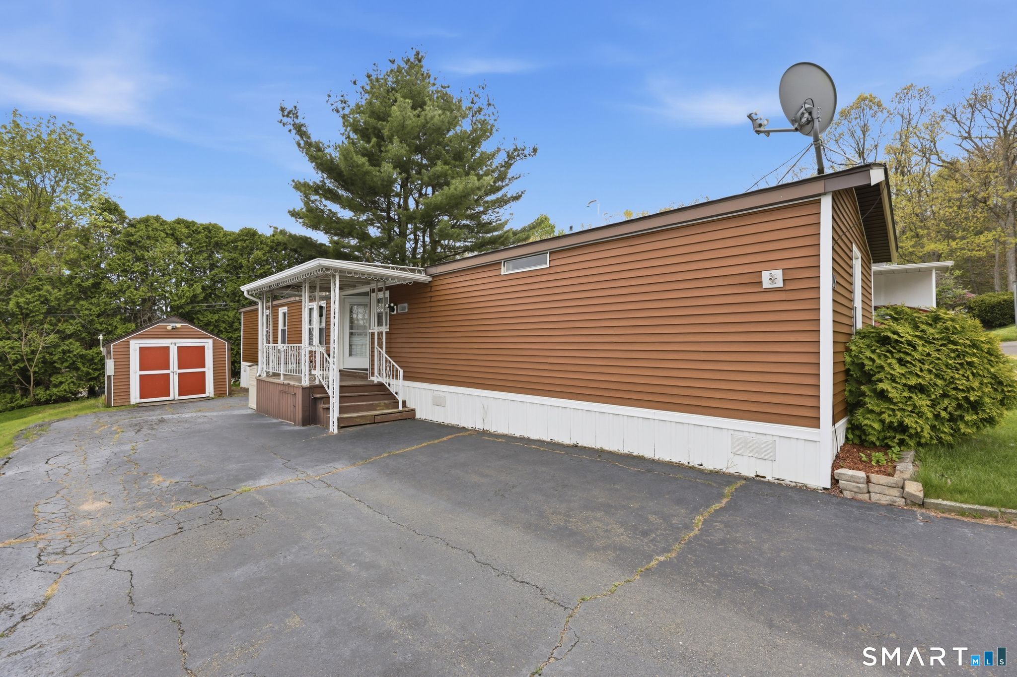 325 Kelly Road Vernon, CT 06066 - Photo 2 of 37