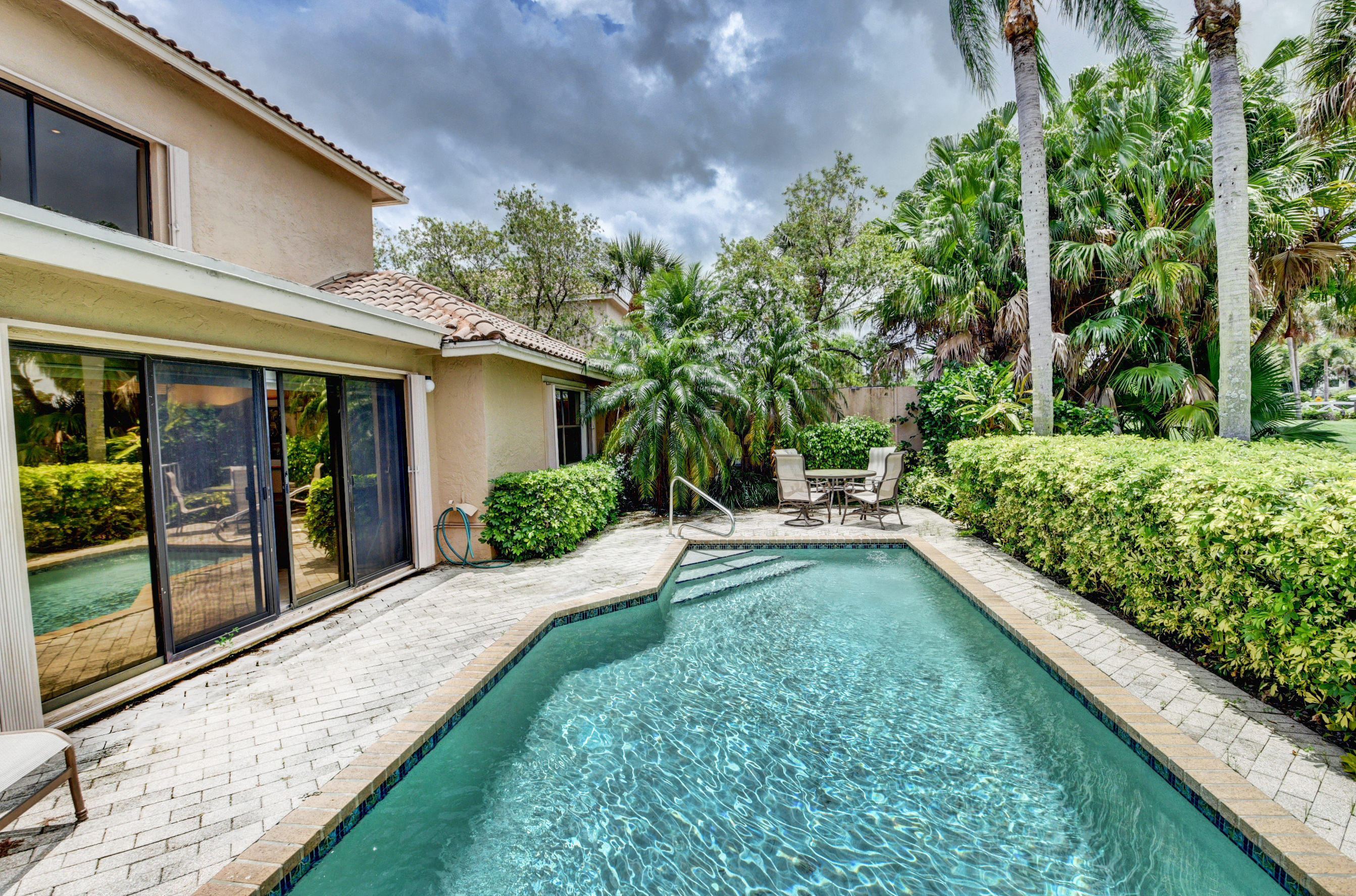 17525 Vía Capri Boca Raton, FL 33496 - Photo 27 of 31 Pool