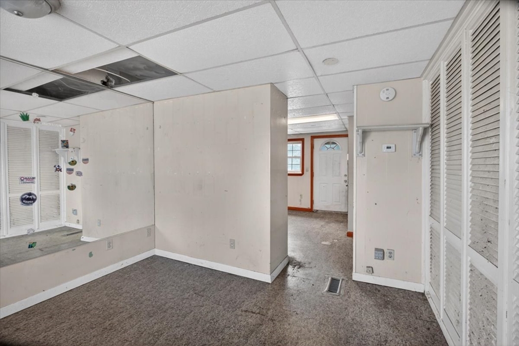 337 Parker Street Springfield, MA 01129 - Photo 12 of 36
