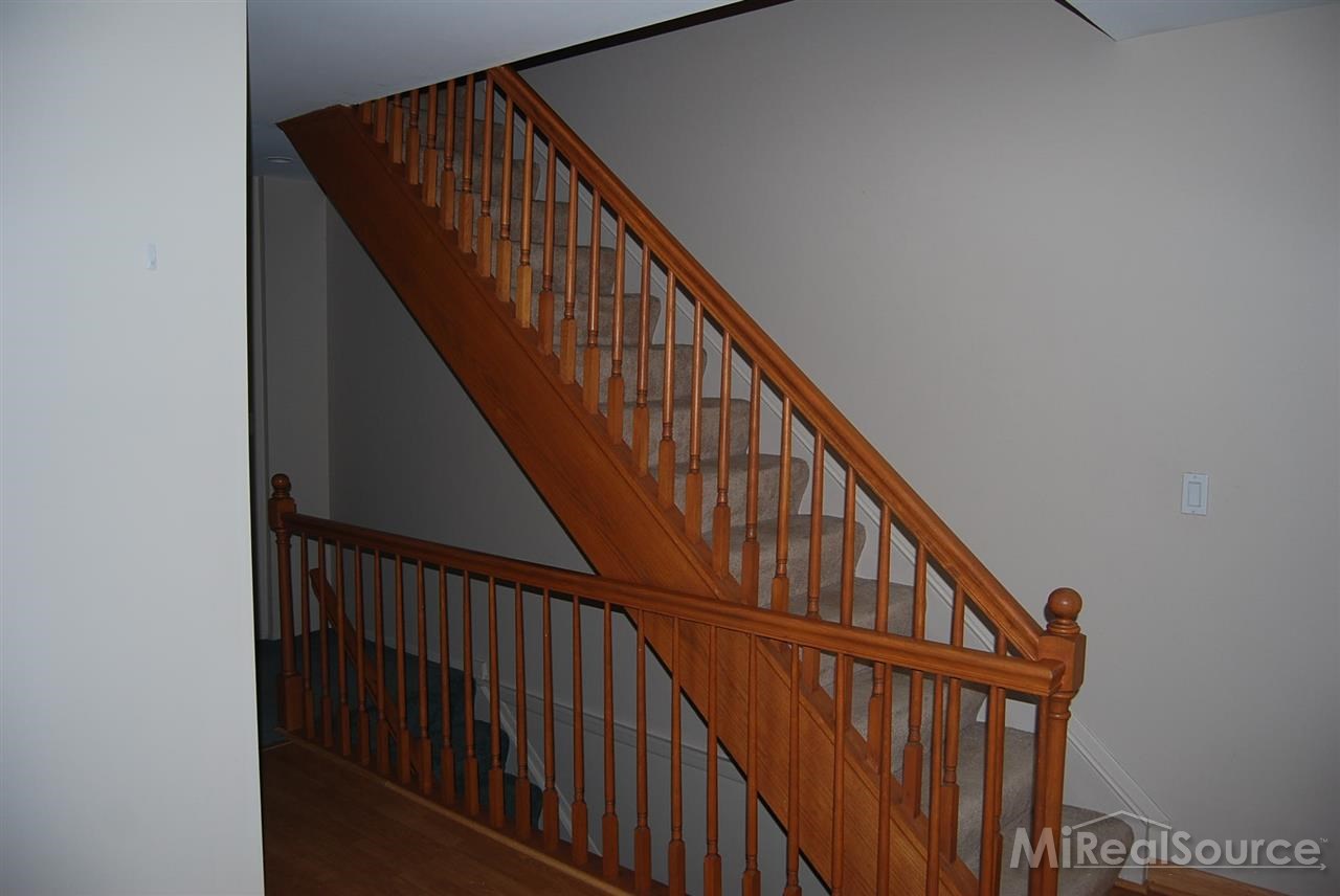 774 Oak Brook Ridge Drive Rochester, MI 48307 - Photo 9 of 16 31179539-8.JPG
