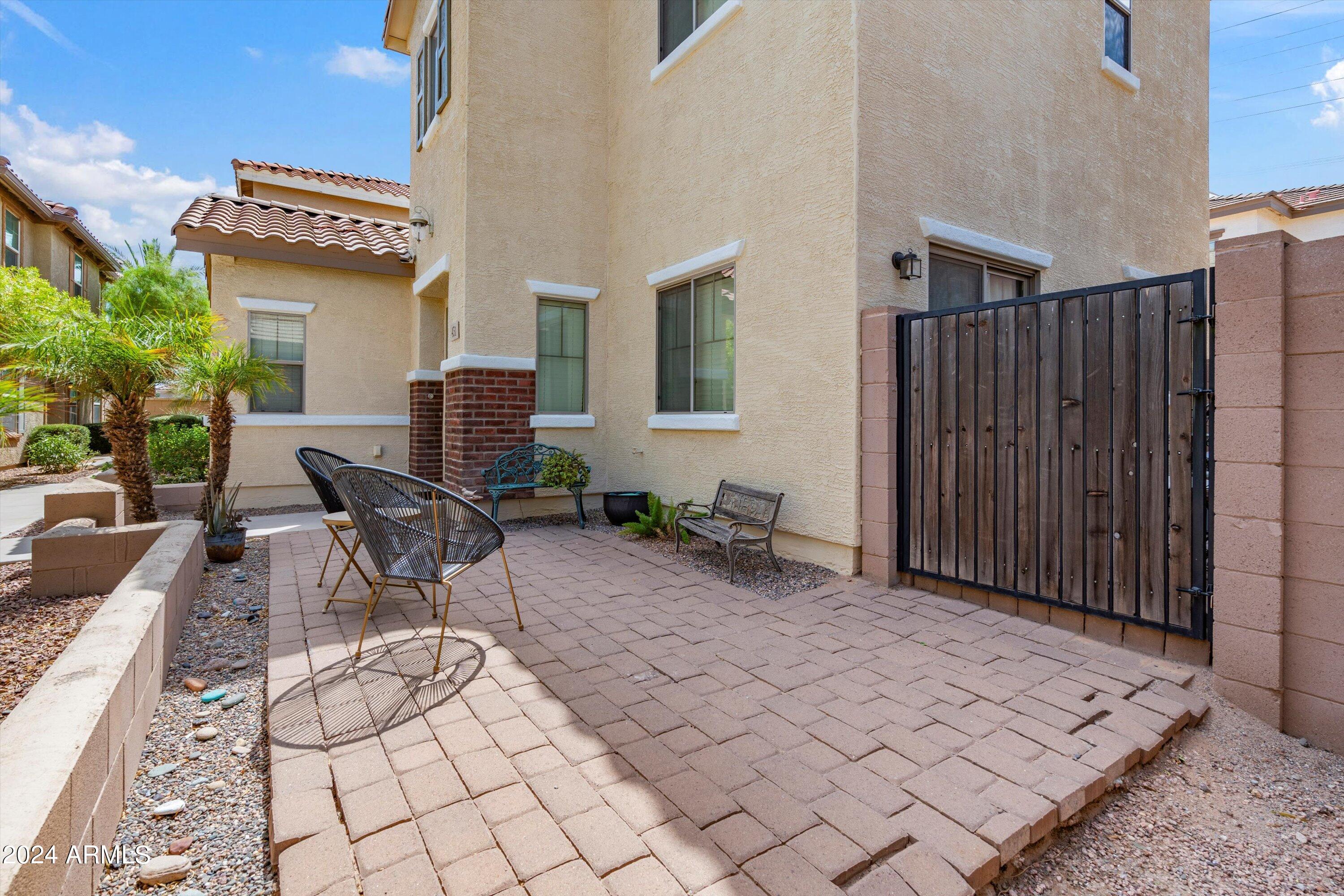 431 North Ranger Trail Gilbert, AZ 85234 - Photo 4 of 38 04-Entry Courtyard