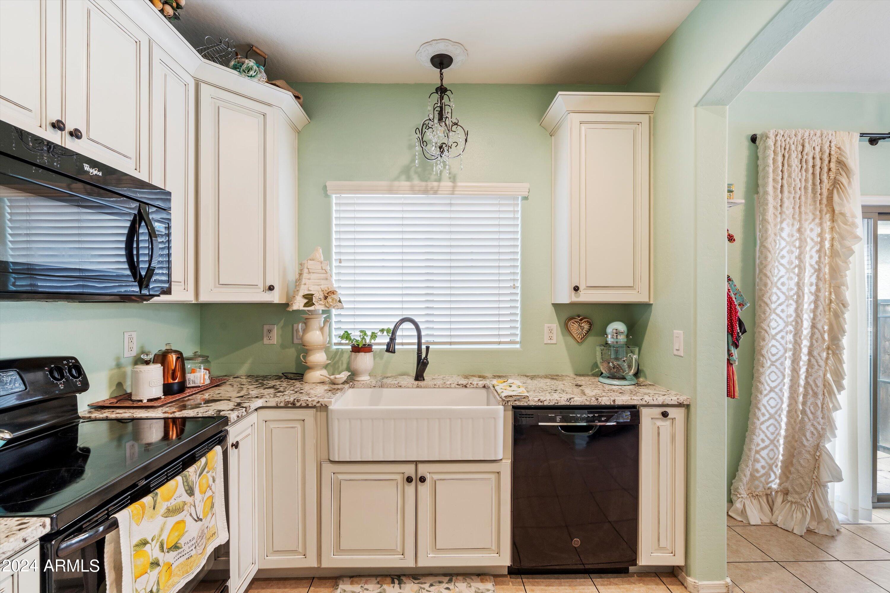 431 North Ranger Trail Gilbert, AZ 85234 - Photo 9 of 38 09-Kitchen