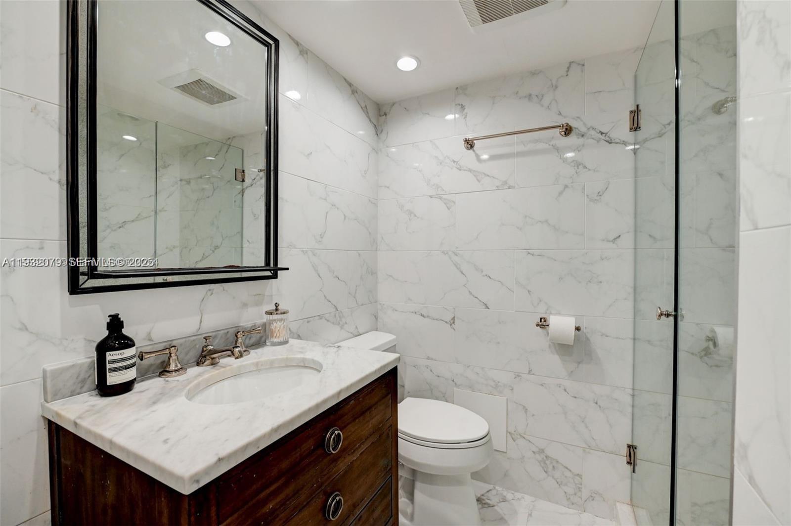 5600 Collins Avenue, Unit 9M Miami Beach, FL 33140 - Photo 20 of 26