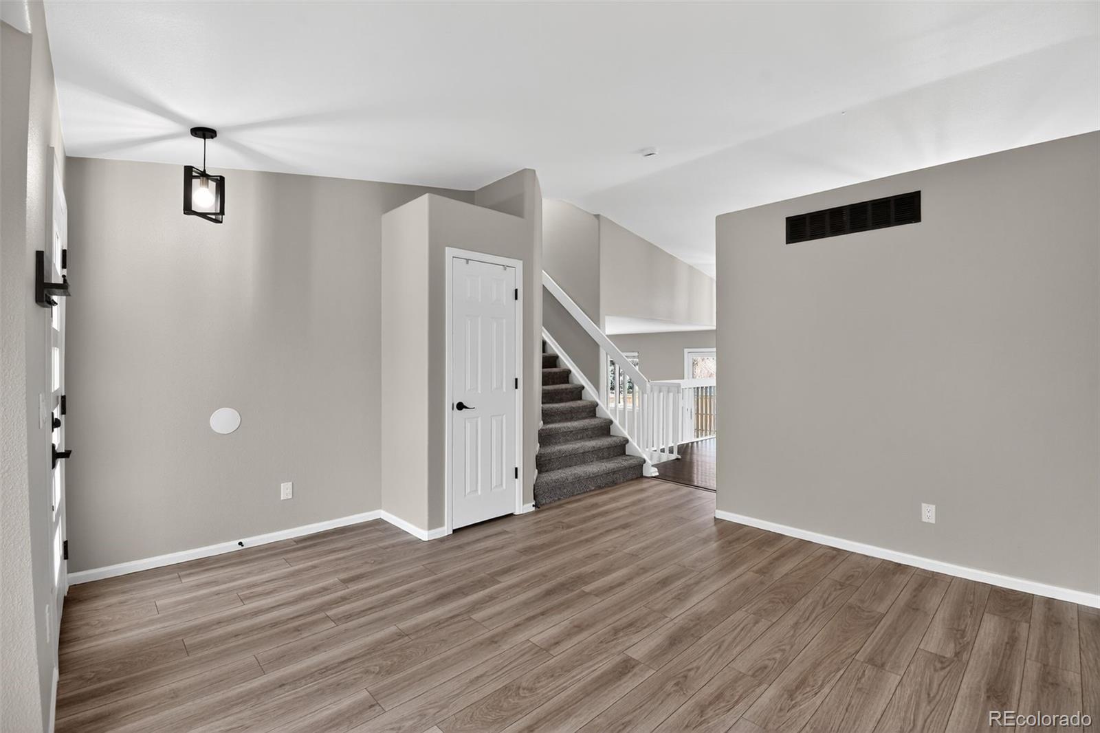 907 Riddlewood Lane Highlands Ranch, CO 80129 - Photo 8 of 33 Gallery Image 8