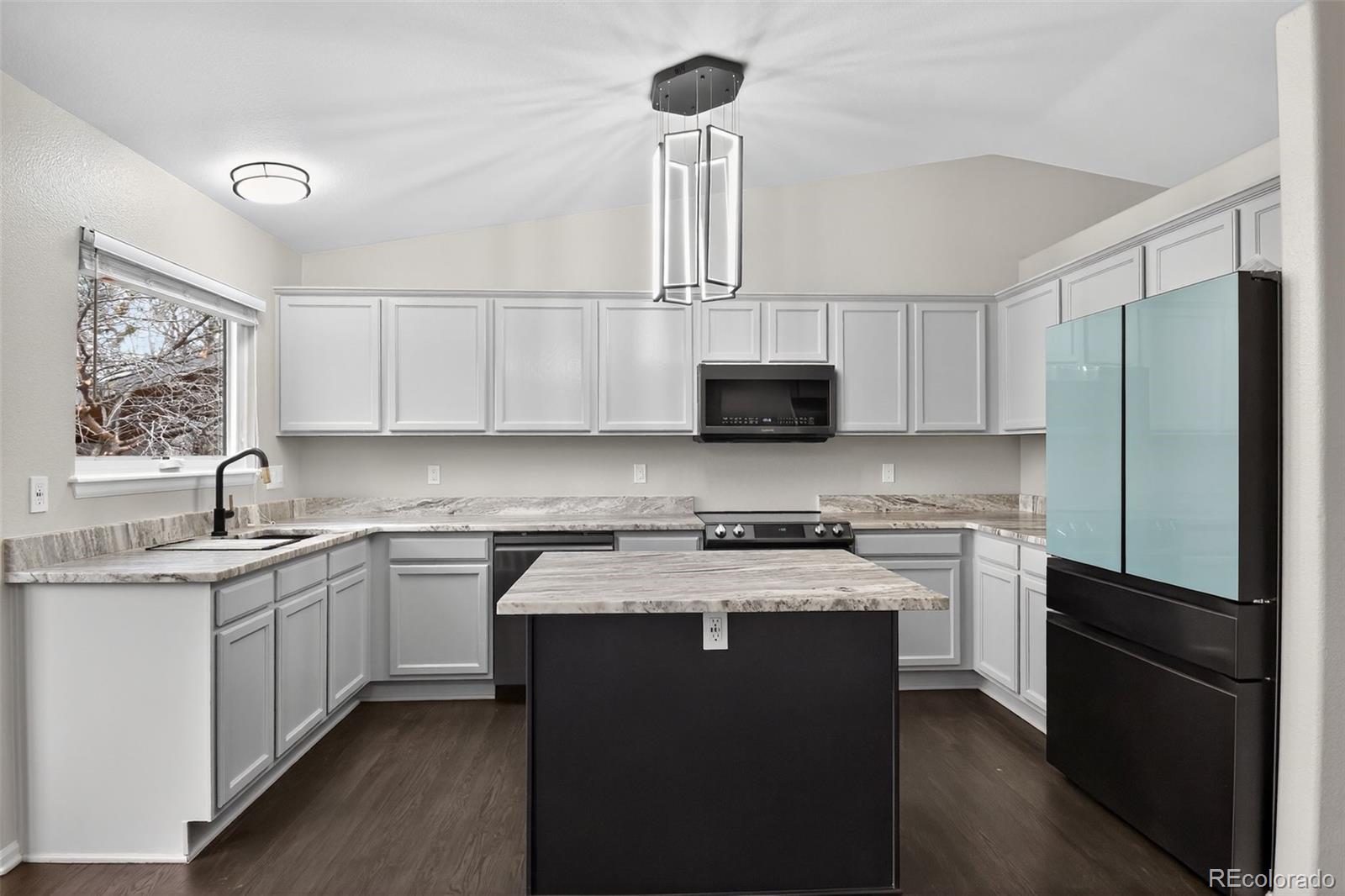907 Riddlewood Lane Highlands Ranch, CO 80129 - Photo 10 of 33 Gallery Image 10