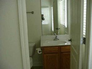 120 South Square Row Davidson, NC 28036 - Photo 6 of 8 a bathroom with a sink