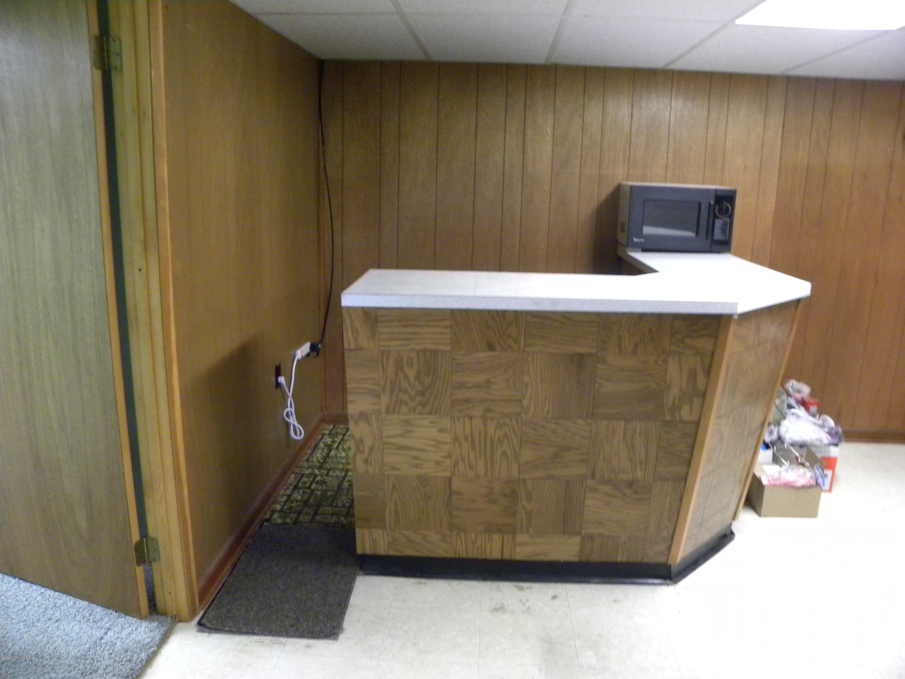 4216 Dover Road Louisville, KY 40216 - Photo 20 of 22 DSCN4684