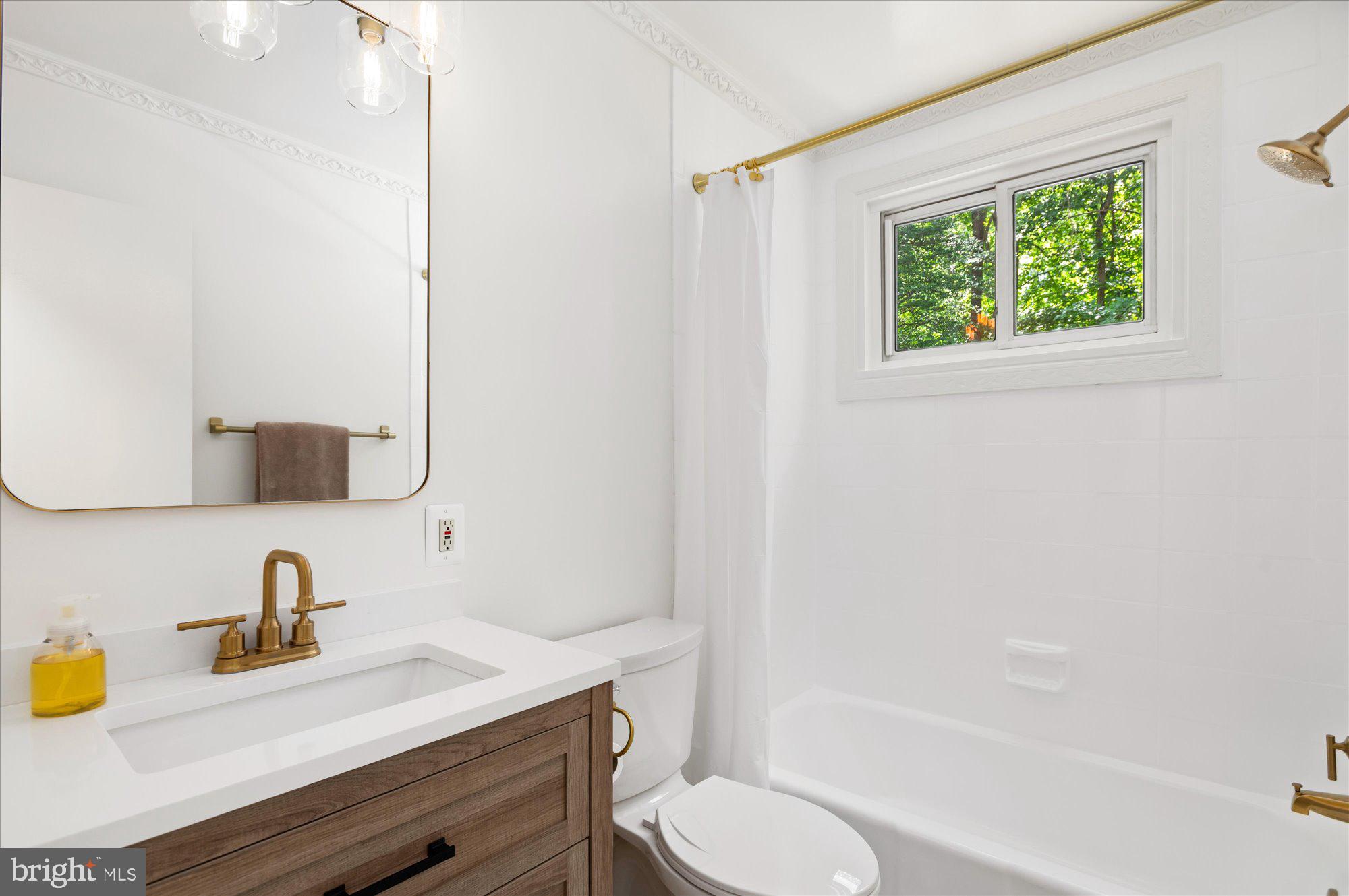 11414 Schuylkill Road Rockville, MD 20852 - Photo 15 of 50 Updated MainLvl Bathroom