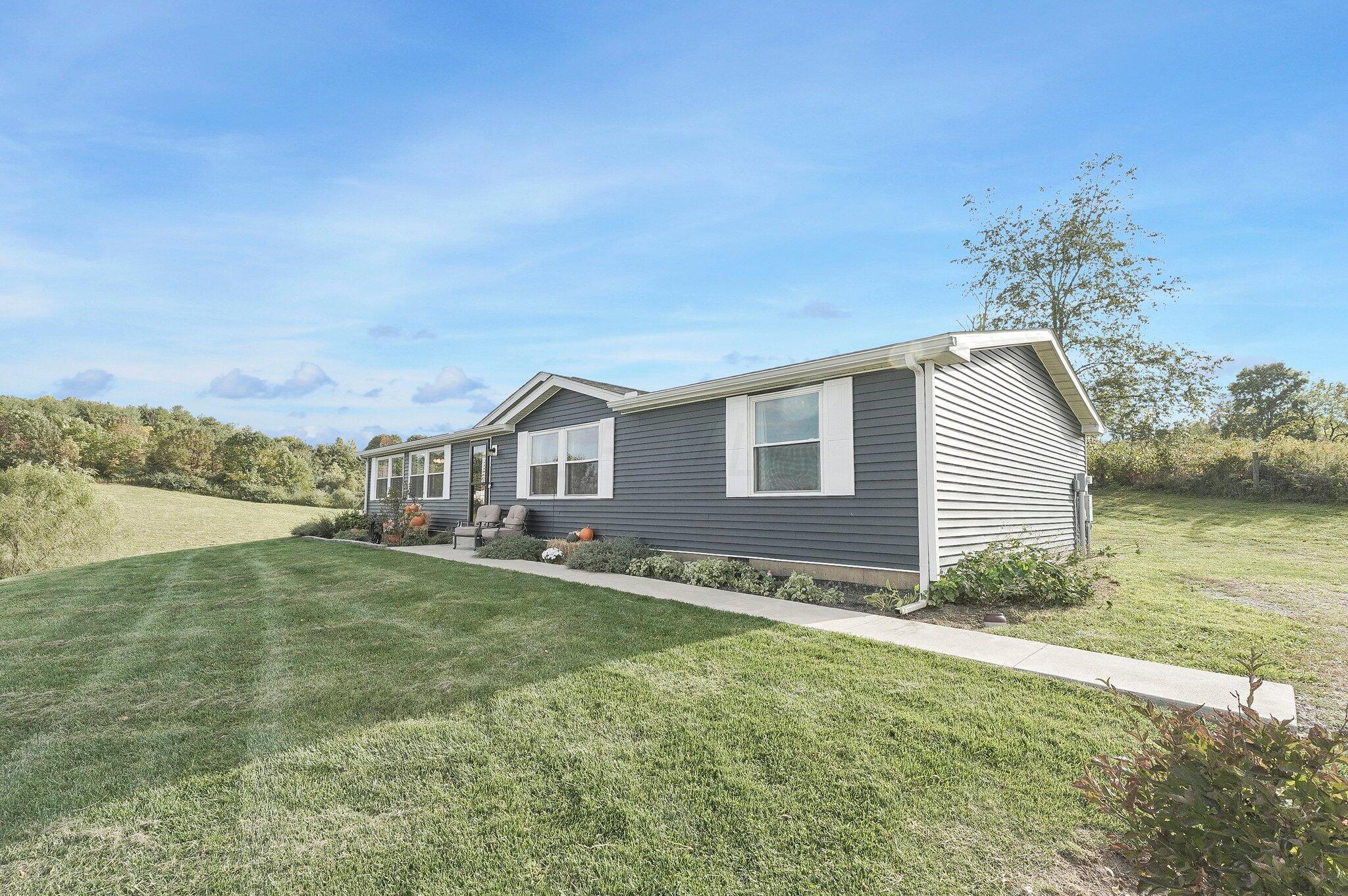 4093 Pine Grove Road Southwest Amanda, OH 43102 - Photo 4 of 27 3-web-or-mls-4093-pine-grove-rd-sw