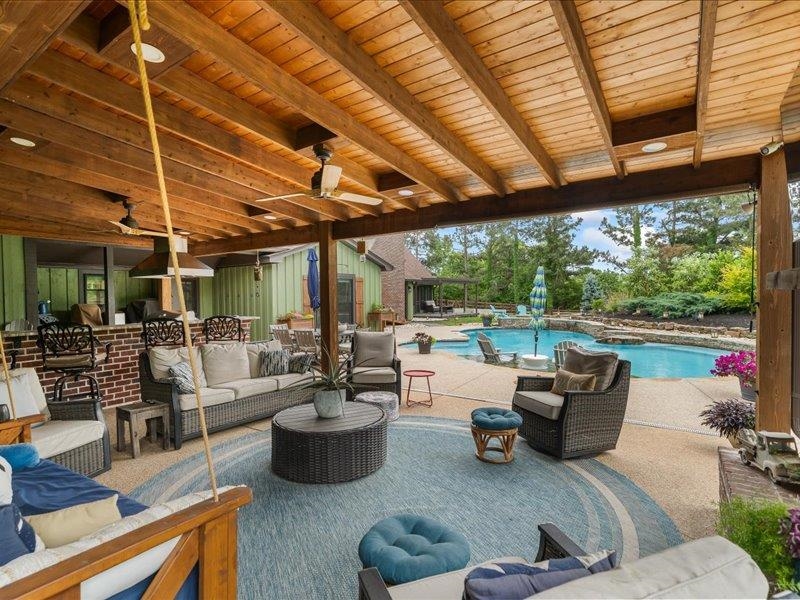 8104 Jack Bond Road Arlington, TN 38002 - Photo 26 of 40 a living room with patio furniture and a garden