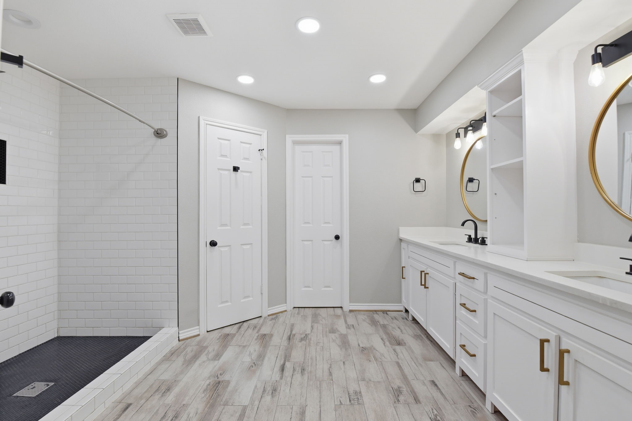 3603 Beech Hill Drive Spring, TX 77388 - Photo 24 of 44 The Primary Bath is beautifully finished with custom finishes.