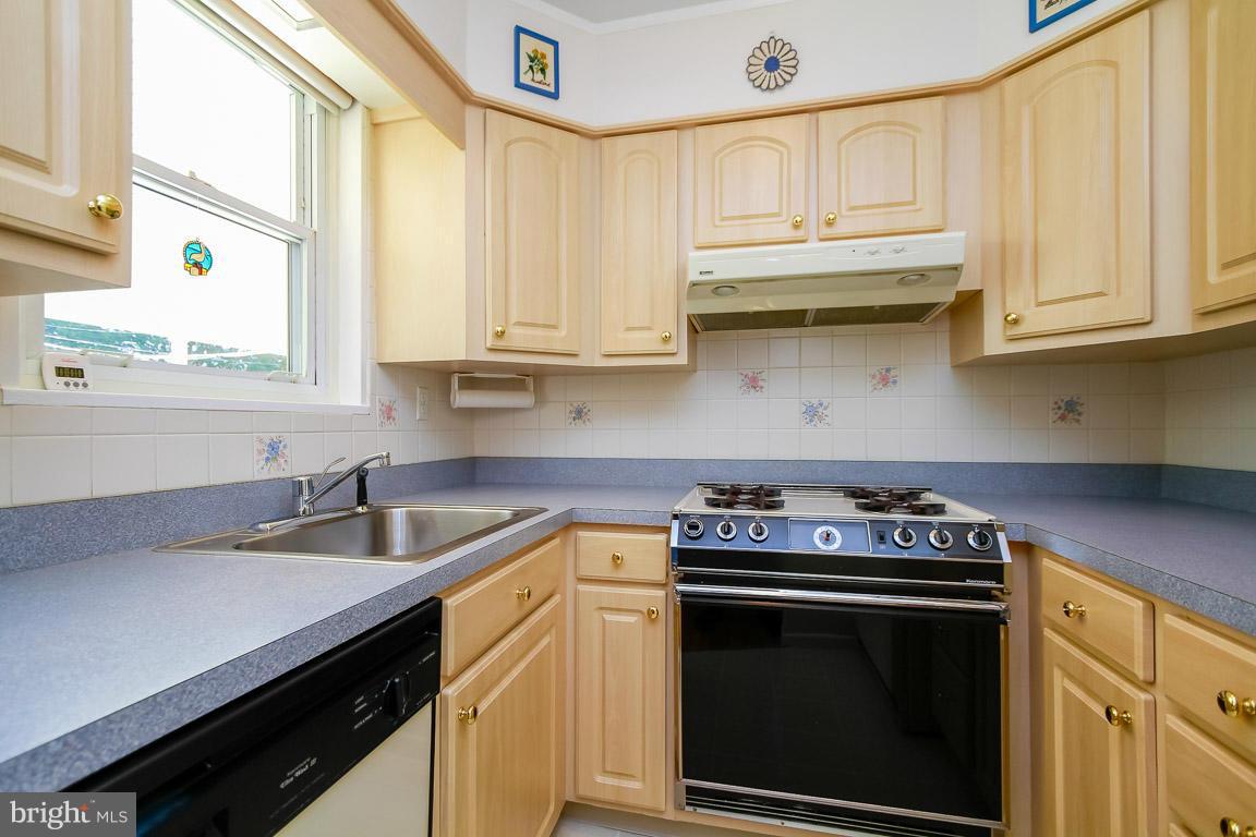 10411 Greentop Road Cockeysville, MD 21030 - Photo 6 of 30 Kitchen