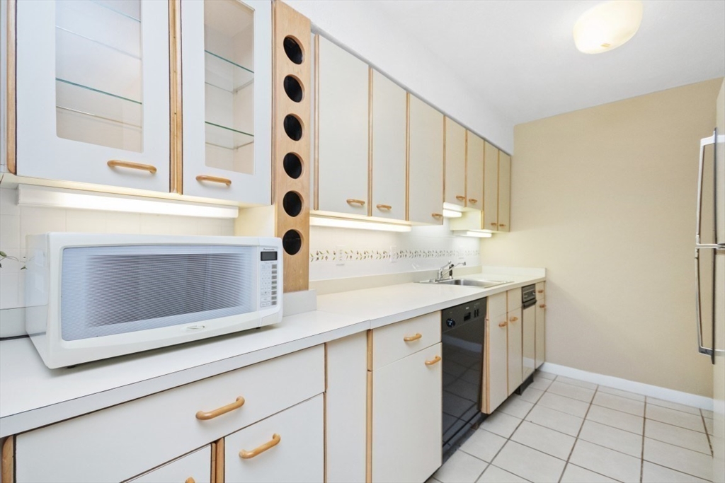 199 Coolidge Avenue, Unit 401 Watertown, MA 02472 - Photo 8 of 21