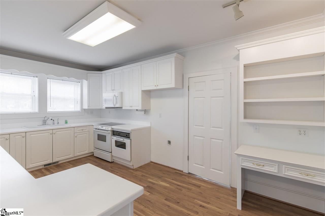 107 Cole Road Greenville, SC 29611 - Photo 4 of 33