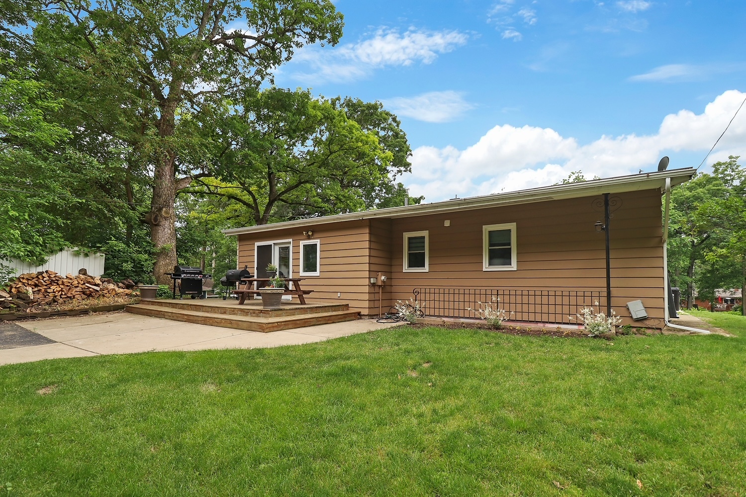 2618 Apache Trail McHenry, IL 60051 - Photo 26 of 34 a front view of house with yard and green space