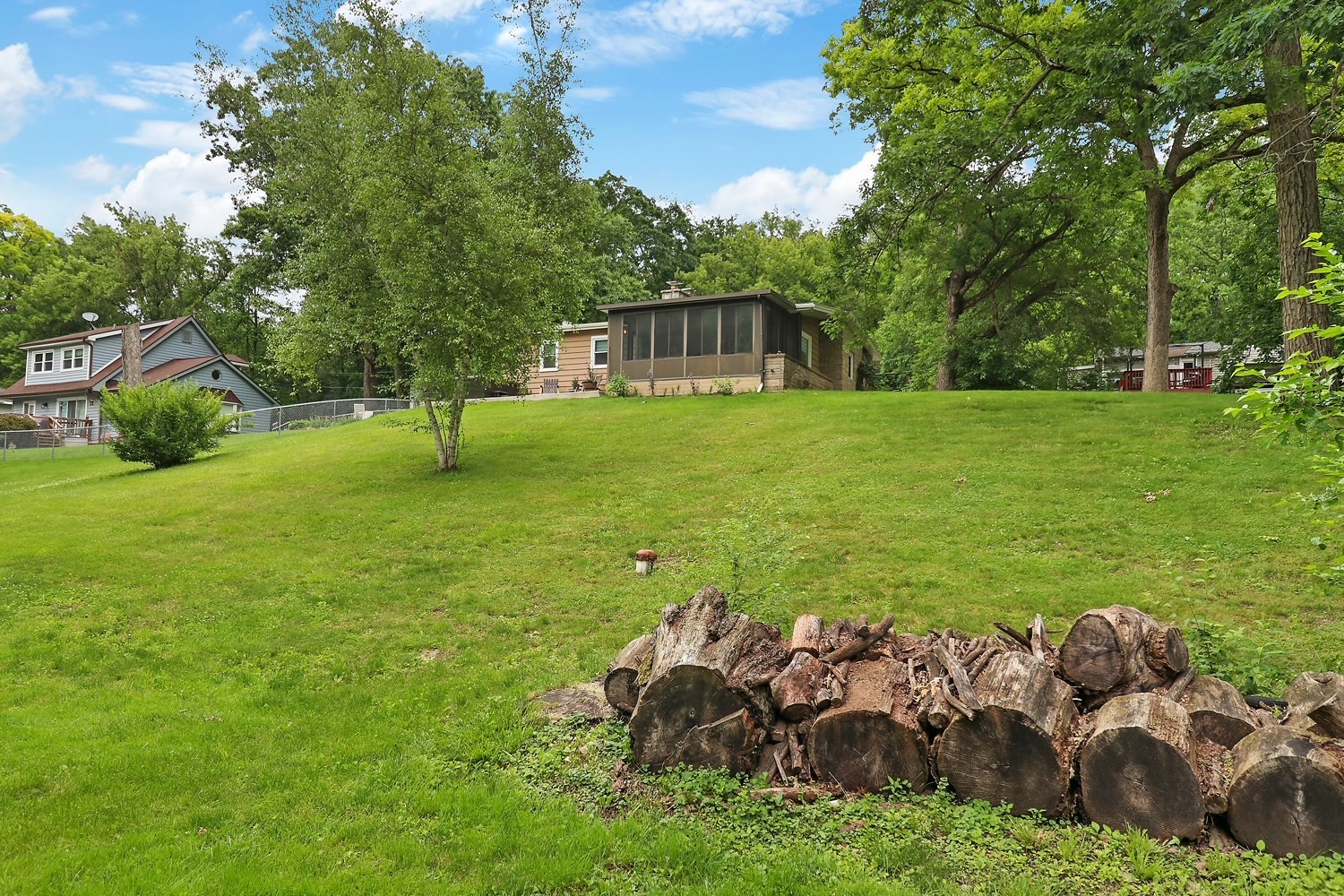 2618 Apache Trail McHenry, IL 60051 - Photo 28 of 34 a backyard of a house with lots of green space