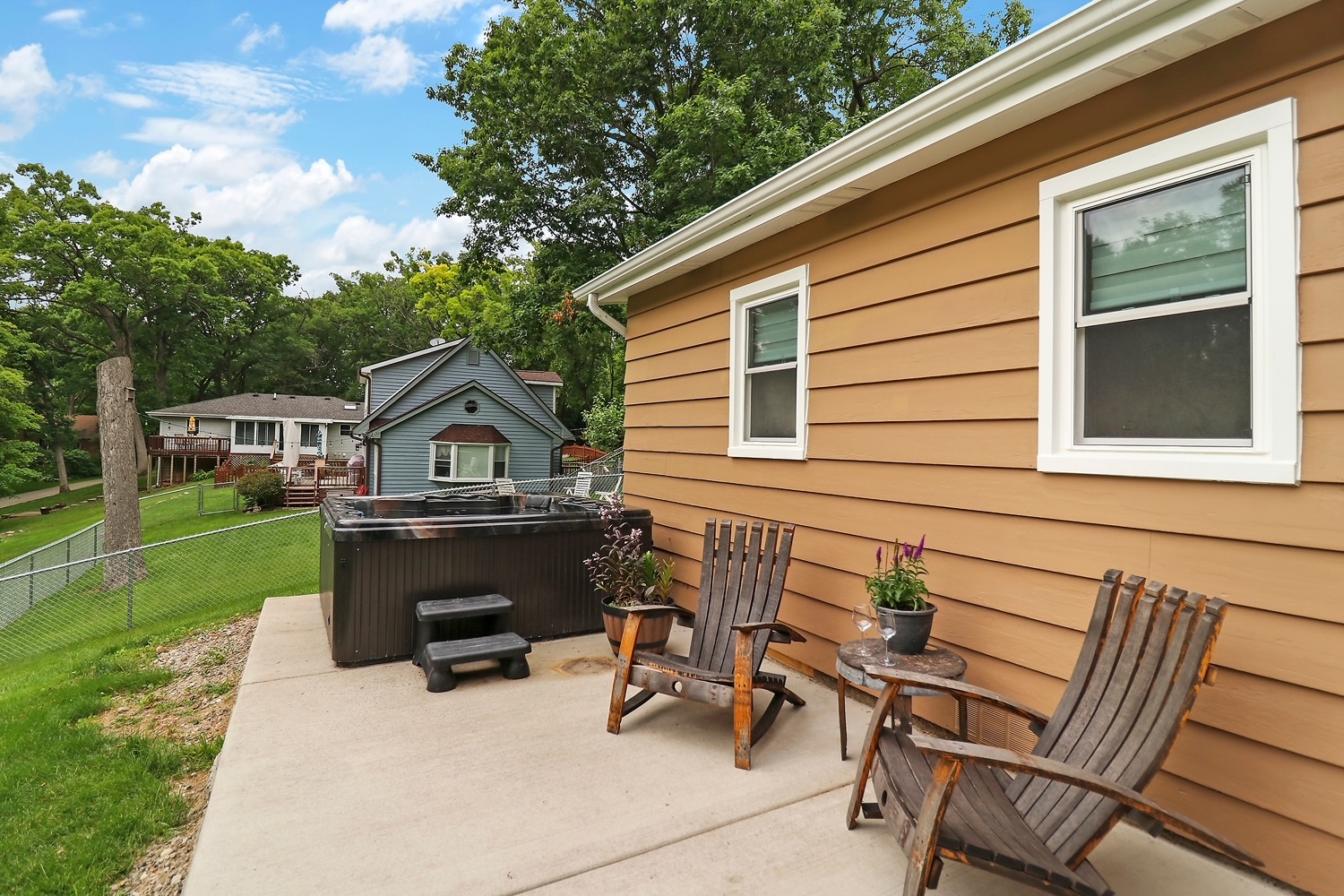 2618 Apache Trail McHenry, IL 60051 - Photo 5 of 34 a view of a patio with a table and chairs