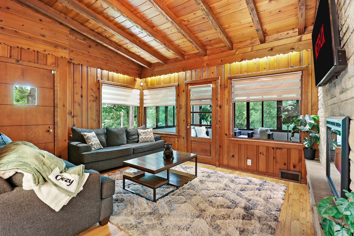 2618 Apache Trail McHenry, IL 60051 - Photo 9 of 34 a outdoor living space with furniture