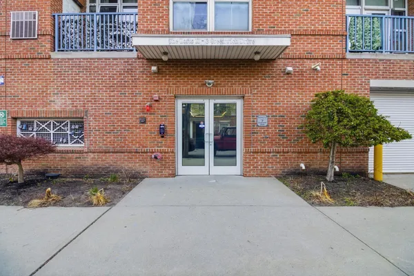 $299,000 | 3 Greenwich Drive, Unit 97, Jersey City, NJ 07305