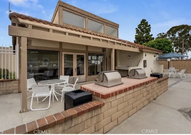 $519,500 | 4791 Lago Drive, Unit 200, Huntington Beach, CA 92649